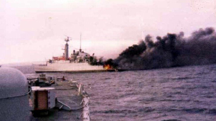 Mười ngày sau vụ chìm tàu HMS Sheffield, tình hình được lặp lại. Vào ngày 21/5, tàu khu trục HMS Ardent (số hiệu F184) của Hải quân Hoàng gia Anh bị ít nhất ba chiếc Super Etendard của Argentina tấn công. Họ phóng vào tàu bằng tên lửa chống hạm AM39 Exocet do Pháp sản xuất; 22 thủy thủ Anh thiệt mạng trong ngày hôm đó.