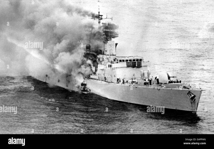 Sáng ngày 4/5, hai chiếc Super Etendards của Argentina đã tấn công tàu khu trục tên lửa dẫn đường HMS Sheffield Type 42 của Anh. Hai máy bay Argentina đã phóng tên lửa chống hạm AM39 Exocet.