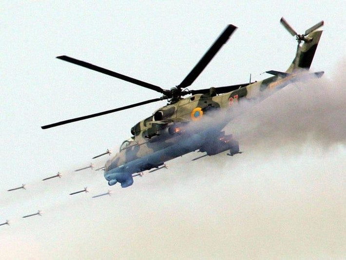 Người ta cho rằng, do trực thăng Ukraine sợ phòng không Nga bắn hạ, nên không dám bật vô tuyến liên lạc, do vậy đã tấn công nhầm vào trận địa phòng ngự của Quân đội Ukraine. Việc này cũng gióng nên hồi chuông cảnh báo về việc hợp đồng giữa các đơn vị Ukraine ở quy mô lớn, dù rằng trong mọi cuộc xung đột, việc "quân ta bắn nhầm quân mình" vốn là điều khó có thể tránh khỏi.