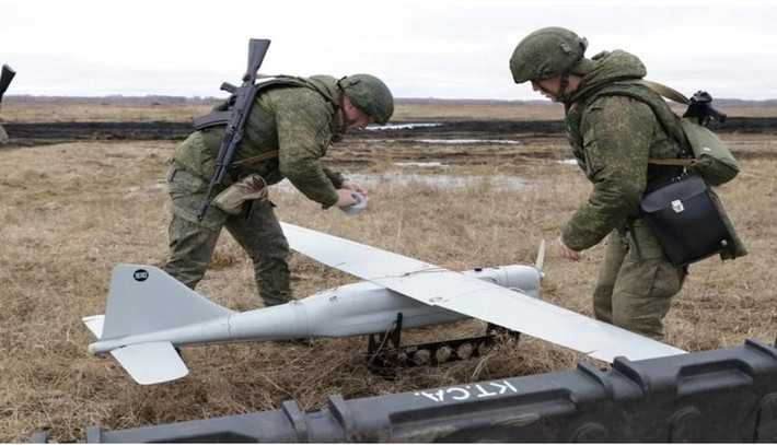 Không chỉ phía Ukraine tăng cường sử dụng UAV, mà chính Quân đội Nga cũng tăng cường sử dụng UAV để tăng cường trinh sát vị trí các đài quan sát pháo binh và nơi điều khiển UAV của Ukraine; khi phát hiện, dùng UAV tự sát chiến thuật Lancet tiêu diệt, đây là chiến thuật cũng rất hiệu quả.
