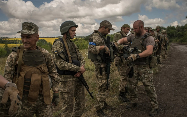 Một đợt tăng quân của Quân đội Ukraine đang diễn ra ở chiến trường Zaporizhia; với làn sóng tấn công tiếp theo do các đơn vị do phương Tây huấn luyện, đang phát động các cuộc tấn công chủ yếu ở quy mô nhỏ, không sử dụng xe bọc thép, để chọc thủng phòng tuyến của Nga.