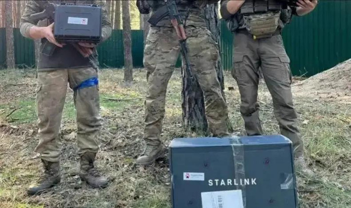 Nói tóm lại, hiện tại quân đội Nga đã có thể giảm bớt uy hiếp của Starlink ở một mức độ nhất định, nhưng vẫn chưa giải quyết được căn bản. Trong tương lai, chắc chắn Nga sẽ nỗ lực phát triển trang bị đặc thù, phù hợp hơn với chiến trường.