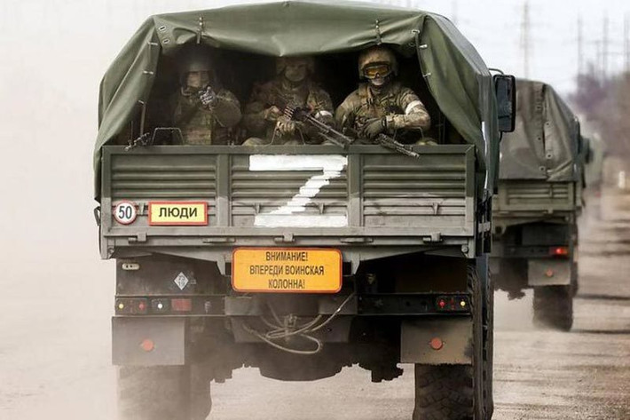 Chính quyền Kiev và truyền thông phương Tây đã gây ồn ào khi tuyên bố, Quân đội Nga sẽ mở cuộc tấn công quy mô lớn vào mùa xuân, với hàng trăm nghìn quân được tập hợp, khoảng 5.000 xe tăng, chiến xa và xe bọc thép được huy động cùng hàng trăm máy bay chiến đấu.