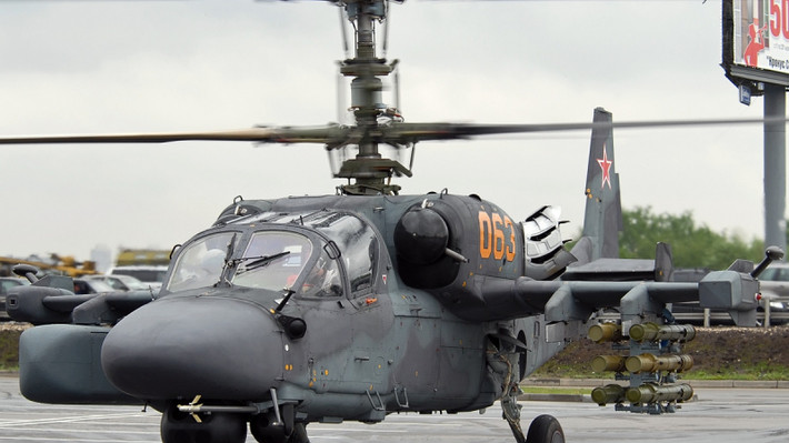 Ngoài việc được trang bị lớp giáp dày, Ka-52 Alligator cũng có nhiều hệ thống bảo vệ chủ động và thụ động khác nhau, như hệ thống cảnh báo tên lửa đối phương tấn công, hệ thống chống tên lửa bằng laser và đạn bẫy mồi nhiệt.