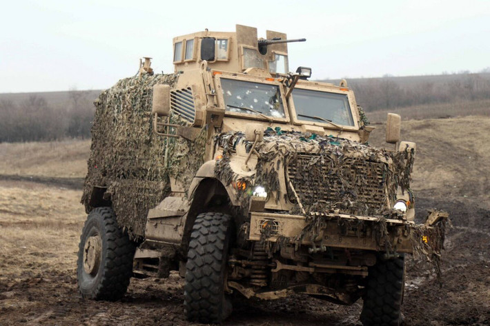 Xe bọc thép MaxxPro là phương tiện chiến đấu bọc thép, có khả năng cơ động cao, do công ty Navistar Defense của Mỹ thiết kế, nhằm cung cấp một phương tiện cơ động bảo vệ binh lính trên chiến trường; đặc biệt là trước các thiết bị nổ tự chế (IED). Ảnh: OC.