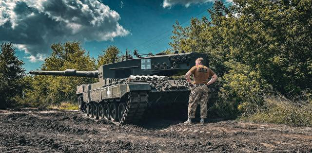 Có thể nói đại đa số các đơn vị Ukraine theo “chuẩn NATO” đều tập trung ở hương Orekhiv, nên đây nên cũng là mặt trận được phương Tây chú ý nhất. Toàn bộ xe tăng Challenger 2, xe bọc thép Strike, xe chiến đấu bộ binh Weasel, M2A2 Bradley và phần lớn xe tăng Leopard 2, pháo tự hành kiểu phương Tây của quân đội Ukraine cũng tập trung ở đây.