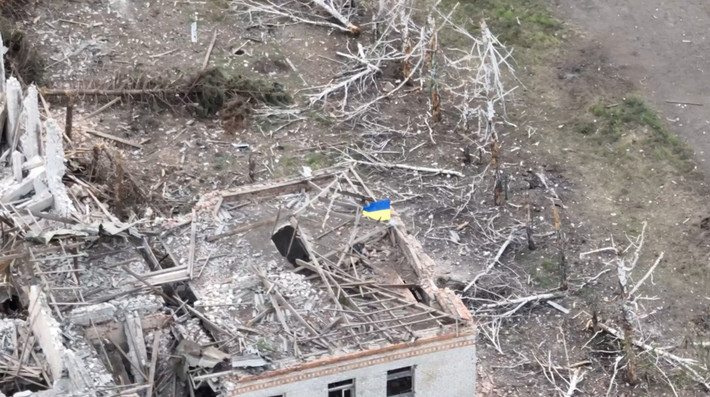 Từ cuối tháng 8 đến nay, cuộc tấn công của quân Ukraine đã kéo dài thêm hai tháng nữa. Nếu giả thuyết cái gọi là "vỏ trứng" là đúng, thì quân Ukraine lẽ ra đã phải tiếp tục tiến lên sau khi tràn ngập Rabotino. Tuy nhiên, quá trình chiến đấu thực tế của Ukraine vẫn không hề dễ dàng.