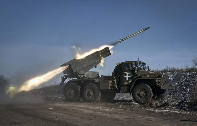 Ukraine đang tìm kiếm sự hỗ trợ về đạn pháo, nhưng Mỹ không còn là “ngọn hải đăng của thế giới” và không thể đáp ứng được nhu cầu của nhiều xung đột cục bộ. Điều này làm dấy lên mối lo ngại về cách Mỹ sẽ phản ứng nếu phải đối mặt với một cuộc xung đột quy mô lớn hơn.