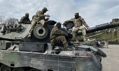 Leopard 1A5 không phải là loại xe tăng hiện đại, nhưng quân đội Ukraine lúc này đang rất cần vũ khí tấn công bọc thép, nên đã được đưa ngay ra chiến trường và quân đội Ukraine cũng công bố thông tin về hoạt động của xe tăng Leopard 1A5 trên chiến trường Kupyansk.