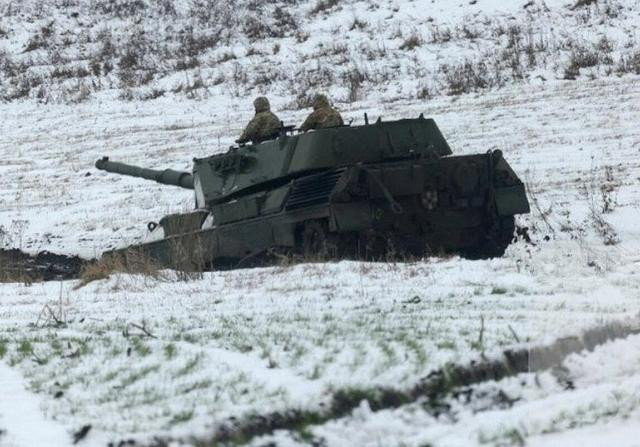 Nhưng trong bối cảnh hiện tại, khó có khả năng phương Tây sẽ hỗ trợ thêm cho Ukraine một số lượng lớn xe tăng tiên tiến. Còn quân đội Ukraine nhìn chung thiếu phương tiện chiến đấu bọc thép, và sẽ rất tốt nếu có Leopard 1A5. Ngay cả quân đội Nga cũng phải dùng tăng T-62 và thậm chí là T-55.