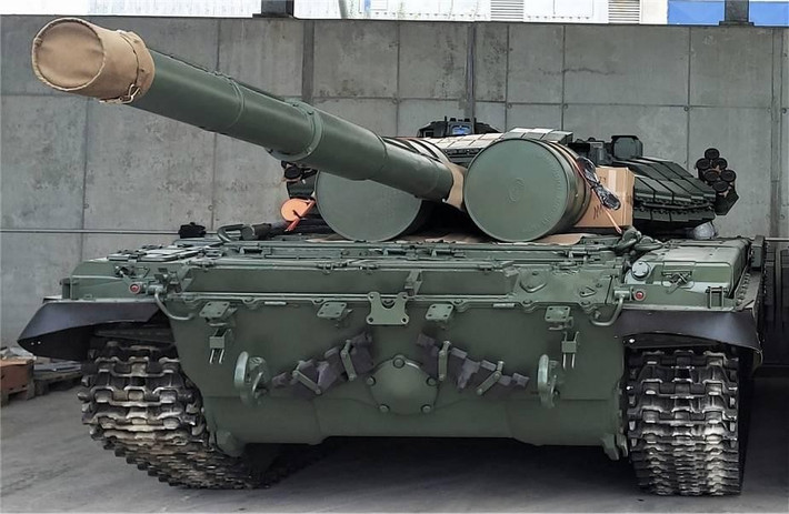 Ukraine không hài lòng với tình trạng này, Kiev cho rằng, để đánh bại quân đội Nga, họ phải có đủ số lượng xe tăng chiến đấu chủ lực kiểu phương Tây. Sau khi tuyến phòng thủ của quân đội Ukraine sụp đổ ở Soledar (ngoại ô của Bakhmut) vào đầu năm 2023, phương Tây cuối cùng đã đồng ý hỗ trợ xe tăng kiểu phương Tây cho Ukraine.