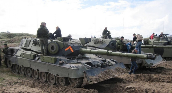 Khi quân đội Ukraina tăng tốc chuẩn bị cho phản công, họ đã nhanh chóng thành lập các lữ đoàn mới; trong đó các đơn vị bộ binh cơ giới từ số 41 đến số 44, dự kiến sẽ được trang bị xe tăng Leopard 1A5 và xe bọc thép bánh lốp do Ba Lan hỗ trợ.