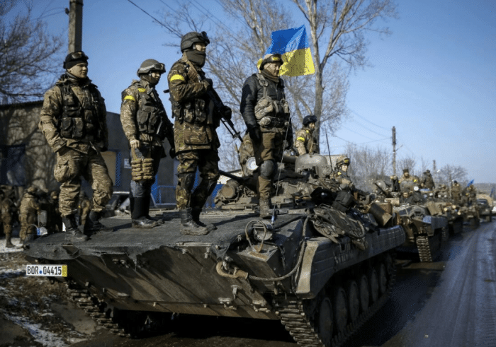 Theo thông tin được Quân đội Ukraine tiết lộ, họ đã điều động 28.000 quân tới điểm tập kết quân sự Chasov Yar, đưa lực lượng phòng thủ của khu vực phía tây nam thành phố, theo trục Bakhmut – Ivanivsk – Chasov Yar lên tới 78.000 quân; tương đương với 20 lữ đoàn tăng cường.