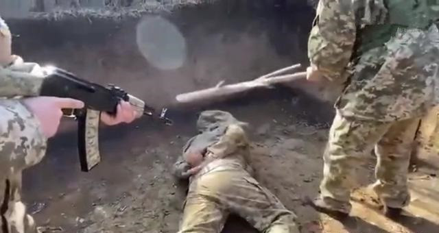 Những người lính Ukraine và những người lính đánh thuê của Quân đoàn Quốc tế luôn lo sợ cho tính mạng của họ, bởi vì như Vasily đã nói, "tiếng nổ của pháo kích liên tục mỗi giây (ở Bakhmut)". Tuy nhiên, dưới họng súng của lực lượng đặc biệt Ukraine, họ không dám trốn thoát hay đầu hàng, nếu không sẽ bị các tay súng bắn tỉa của đội chấp pháp bắn chết.