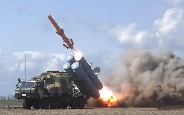 Câu hỏi đặt ra là hiện tại toàn bộ lãnh thổ Ukraine đều nằm trong tầm bắn của tên lửa hành trình Nga, vậy nhà máy sản xuất tên lửa chống hạm Neptune của có thể tồn tại được bao lâu? Thứ hai là tên lửa Neptunes tấn công mặt đất có thể dùng để tấn công Moscow, nhưng Ukraine có thể có bao nhiêu Neptunes?