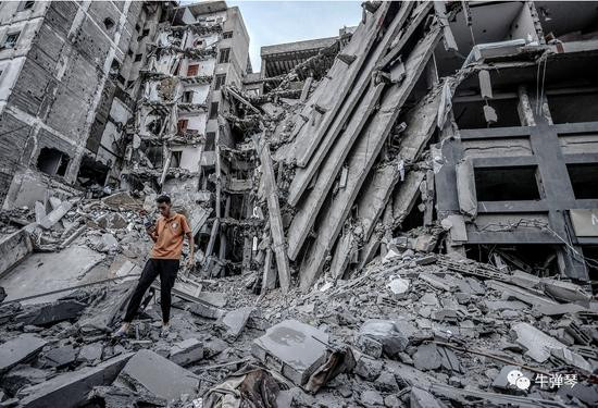 Tuy họ là công dân Israel, nhưng xét về mặt tình cảm dân tộc, người Palestine vẫn không thể sống hòa hợp với người Israel. Sau khi xung đột ở Dải Gaza nổ ra, đông đảo người Palestine gốc Israel đã xuống đường ủng hộ Hamas và xảy ra đụng độ ác liệt với quân đội và cảnh sát Israel. Theo thống kê, hiện có hơn 3 triệu người Palestine ở Israel và khu vực Bờ Tây.