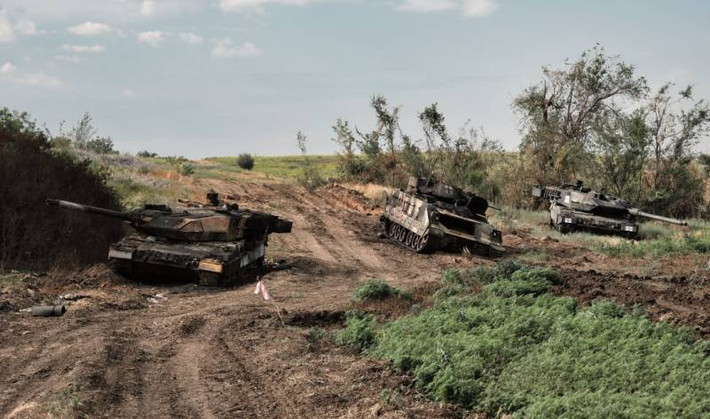 Theo Defence-ua, trong giai đoạn một, Quân Ukraine rà phá mìn, quân Nga gài mìn, khiến thế trận hai bên giằng co; quân Nga không đẩy lùi được, quân Ukraine không tấn công được. Xe tăng Leopard-2 và xe chiến đấu bộ binh Bradley do NATO hỗ trợ, trở thành cỗ quan tài di động trước bãi mìn của quân đội Nga.