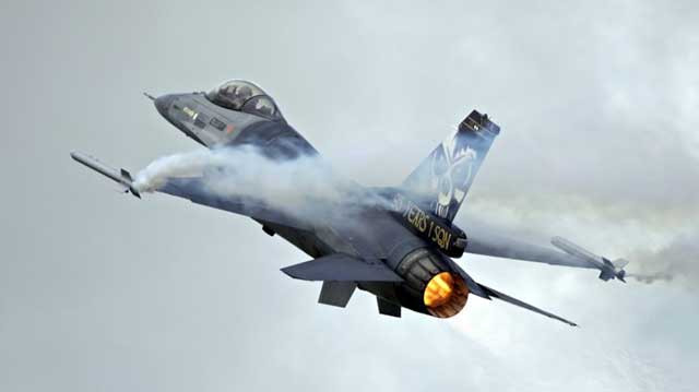 Khả năng chuyển giao máy bay chiến đấu F-16 cho Ukraine đã trở thành tiêu đề hàng đầu trên các phương tiện truyền thông. Vô số các bài báo đang được lan truyền để ca ngợi F-16, mà một số người cho rằng, F-16 sẽ làm “thay đổi cục diện” cuộc chiến ở Ukraine.