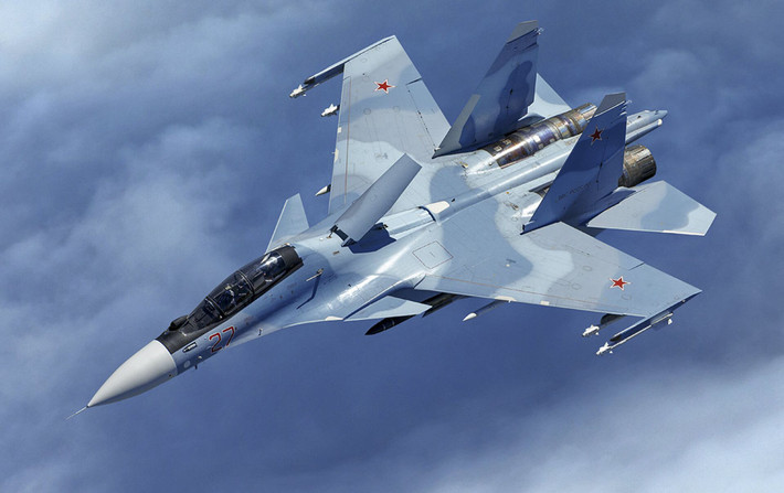 Trong phiên bản Su-30SM của Nga, máy bay được trang bị động cơ AL-41F1S mới từ Su-35S với điều khiển vectơ lực đẩy, radar hiện đại hóa và một phần hệ thống điện tử hàng không được thống nhất với hệ thống điện tử hàng không của Su-35S.