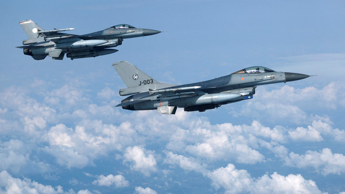 Nếu Hà Lan và Đan Mạch “dốc túi” viện trợ F-16 cho Ukraine, đợt viện trợ đầu tiên là khoảng 45 chiếc, đợt thứ hai có thể tăng thêm 45 chiếc, tổng cộng là 90 chiếc. Nếu Mỹ và Bỉ cũng sẵn sàng viện trợ thêm, Ukraine sẽ có thể có được hơn 100 chiếc F-16.