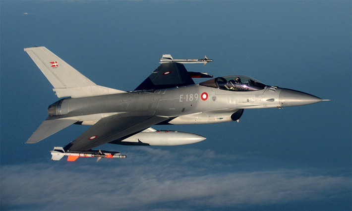 Đan Mạch đã mua tổng cộng hơn 80 chiếc F-16, trong đó 43 chiếc vẫn đang hoạt động, gồm 30 chiếc đang làm nhiệm vụ sẵn sàng chiến đấu và 13 chiếc được sử dụng làm huấn luyện. Nhưng nếu chỉ có Hà Lan và Đan Mạch viện trợ máy bay F-16 cho Ukraine, thì số máy bay không có nhiều.