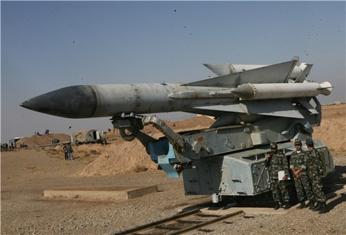 Chiến thuật tốt nhất của Không quân Israel để đối phó với hệ thống phòng không Syria và Lebanon, là sử dụng UAV làm mồi nhử, để hệ thống phòng không đối phương khai hỏa, sau đó sử dụng máy bay chiến đấu F-16 phóng tên lửa chống bức xạ để tiêu diệt radar phòng không.