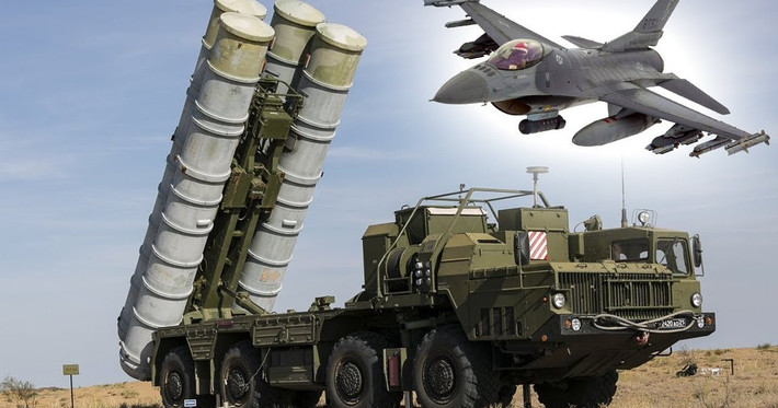 Trong tương lai, khi F-16 vào Ukraine, ngoài việc phải đối đầu với những chiếc Su-35 có tính năng chiếm ưu thế trên không cực mạnh của Không quân Nga, nó cũng sẽ phải đối mặt với các hệ thống phòng không rất mạnh của Nga là S-300 và S-400 của Nga. Về lý thuyết, F-16 không thể xuyên thủng hệ thống phòng không S-300 và S-400.