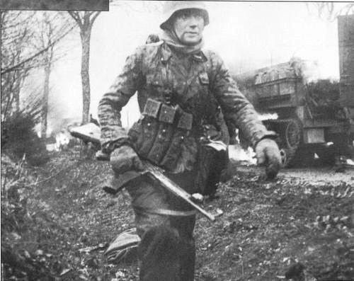 Là súng trường tiêu chuẩn của quân đội Đức quố xã trong nửa sau của Thế chiến II, STG44 có nhiều đặc tính hiệu suất vượt trội. Thiết kế sáng tạo, chế độ bắn hoàn toàn tự động và độ chính xác tương đối cao; khiến nó trở thành vũ khí chiến thuật quan trọng trong Thế chiến II. Ảnh: Sina.