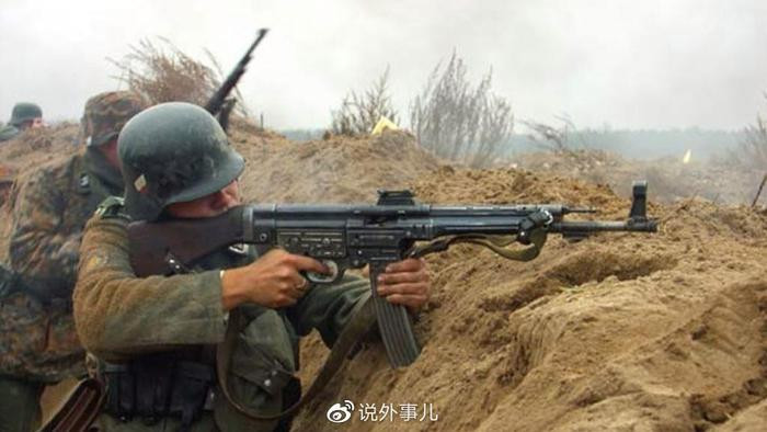STG44 có độ chính xác bắn tương đối cao và tầm bắn hiệu quả là khoảng 300 mét. Tuy nhiên, khi tầm bắn tăng lên, thì đường đạn tản mát lớn; điều này làm hạn chế độ chính xác khi bắn mục tiêu ở tầm quá xa. Ảnh: Sina.