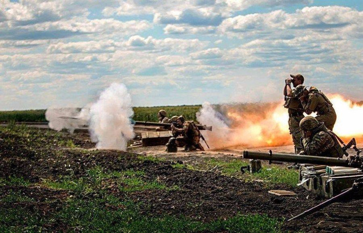 Ở mặt trận phía nam, Zaporozhye là hướng tiến công chủ yếu, nên cuộc phản công của quân đội Ukraine mạnh hơn nhiều, bởi vì nơi này quan trọng hơn đối với Ukraine. Tuy nhiên tiến công trên hướng này hoàn toàn không hề đơn giản; thậm chí quân đội Ukraine phải bố trí thêm lực lượng ở đây để ngăn chặn quân Nga phản công.