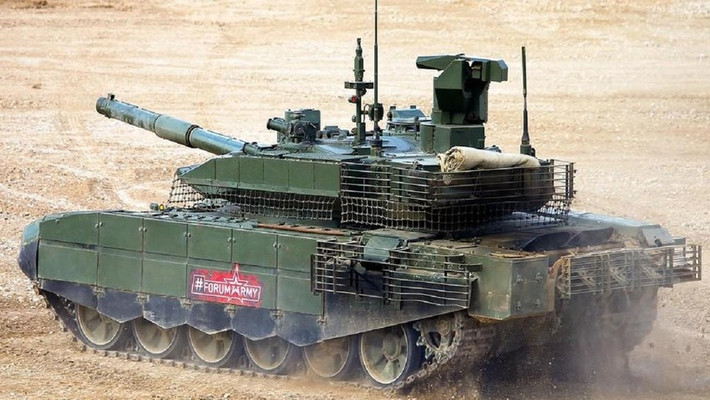 Xe tăng T-90M Proryv là phiên bản nâng cấp của xe tăng chiến đấu chủ lực T-90A của Nga; được trang bị lớp giáp cải tiến, hệ thống điều khiển hỏa lực mới, hệ thống ngắm và bắn cải tiến, động cơ và hộp số được nâng cấp.