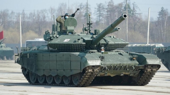 T-90M Proryv đã được hiện đại hóa và tăng cường sức mạnh so với những người tiền nhiệm của nó, đặc biệt, nó có thêm các lớp giáp bảo vệ thụ động, giúp nâng cao khả năng bảo vệ xe tăng khỏi tên lửa chống tăng và đạn xuyên giáp.
