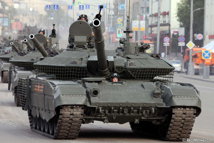 T-90M Proryv được phát triển bởi Cục thiết kế chế tạo máy vận tải Urals (công ty con của Uralvagonzavod), là phiên bản tiên tiến nhất trong dòng xe tăng T-90. Công việc thiết kế T-90M Proryv bắt đầu từ năm 2004, khi phiên bản T-90AM được phát triển, sau đó được sửa đổi thành T-90M Proryv hiện đại hơn.