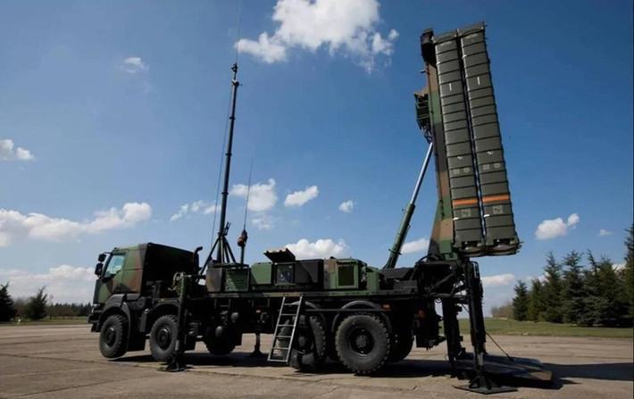 Hiện có một hệ thống phòng không khác ở Ukraine, theo tờ Ukrainska Pravda của Ukraine, nó đã đến cách đây vài giờ. Đây là hệ thống SAMP/T của Pháp-Italy và là hệ thống đầu tiên được chuyển đến Ukraine. Ảnh: Forces.