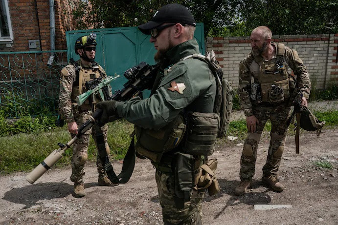Những dự đoán thành phố Kupyansk sẽ bị quân Nga tràn ngập, khiến chỉ huy tiểu đoàn Kachen “nhanh chân” sơ tán sở chỉ huy và tất cả đồ đạc về Kharkov. Ngoài ra, sở chỉ huy của Lữ đoàn bộ binh cơ giới độc lập 14 của Quân đội Ukraine, đã rút khỏi Kupyansk và quân đội Ukraine đang cố gắng phong tỏa các tin tức từ Kupyansk.
