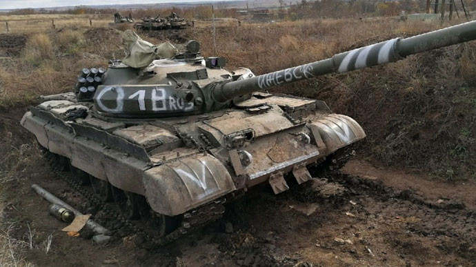 Tuy nhiên xe tăng T-62M được quân đội Nga đưa vào chiến trường đã thể hiện những cải tiến và khả năng hỏa lực vượt trội. Xe tăng T-62M cải tiến được trang bị hệ thống quan sát hiện đại và sử dụng thành công đạn pháo 152mm, gây ra mối đe dọa rất lớn cho các mục tiêu của Ukraine.