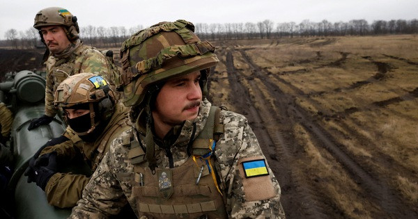 Thứ hai là viện trợ của phương Tây liên tục bị trì hoãn, nên Quân đội Ukraine không thể chờ đợi. Một phần viện trợ từ các nước châu Âu đã đến Ukraine từng phần, vì vậy Kiev phải tung lực lượng nhằm giải cứu những đơn vị bị mắc kẹt. Vì vậy, cuộc phản công này có thể là một cuộc tấn công giải cứu.