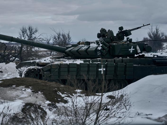 Thứ ba: Cuộc phản công của Ukraine sẽ mang đến "rắc rối" cho Quân đội Nga, nhưng đó chỉ là "rắc rối" mà thôi. Trước hết, lực lượng chủ lực của liên quân Nga đã và đang hoạt động ở khu vực Bakhmut rất mạnh; nhưng hiện tại lực lượng này vẫn “ngồi im câu cá”.