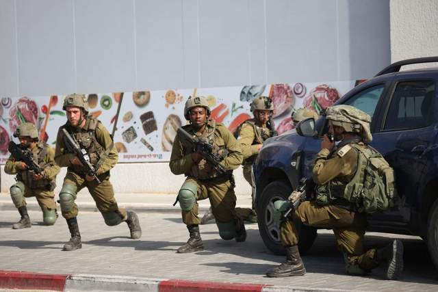 Suy đoán đầu tiên là Israel bất cẩn hoặc đánh giá thấp kẻ thù. Như đã đề cập trước đó, trước khi xảy ra vụ việc đã có nhiều xung đột giữa người Palestine và Israel; nhưng Israel đã chuẩn bị sẵn sàng cho điều đó và họ thường không chịu nhiều thương vong.