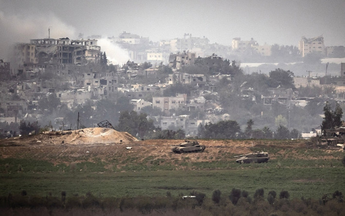 Sau khi Hamas bất ngờ tấn công Israel hôm 7/10, tình hình Trung Đông bất ngờ nóng lên. Một nhóm các nhà nghiên cứu tại Đại học Texas ở Austin đã theo dõi tín hiệu GPS trong khu vực trong nhiều năm và phát hiện ra một mô hình kỳ lạ, máy bay bay gần biển Địa Trung Hải đã mất tín hiệu GPS trong thời gian ngắn.