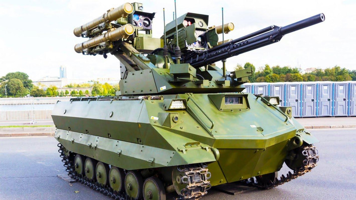 Về vũ khí, Uranu-9 trang bị tháp pháo điều khiển từ xa; trên tháp pháo được trang bị một pháo tự động 2A72 cỡ 30 mm, loại pháo này chủ yếu dùng để đối phó với các mục tiêu mặt đất và trên không bay thấp. Để tiêu diệt bộ binh tầm gần, xe được trang bị một súng máy đồng trục cỡ 7,62mm Kalashnikov PKT/PKTM.