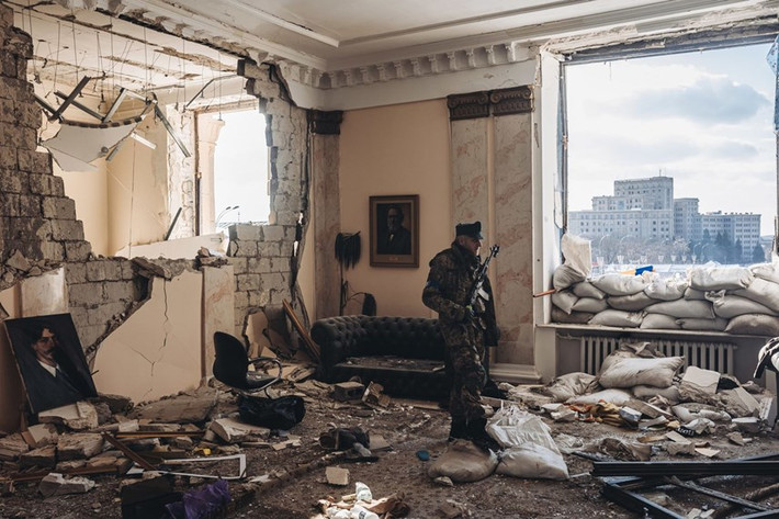 Do trình độ chiến đấu tổng thể của Quân đội Ukraine khi đó thấp, dẫn đến số lượng lớn đầu hàng; để bảo tồn lực lượng, Quân đội Ukraine chỉ có thể liên tục triệt thoái, cho đến khi mất hai thành phố song sinh là Sievierodonetsk và Lisichansk thuộc Lugansk.