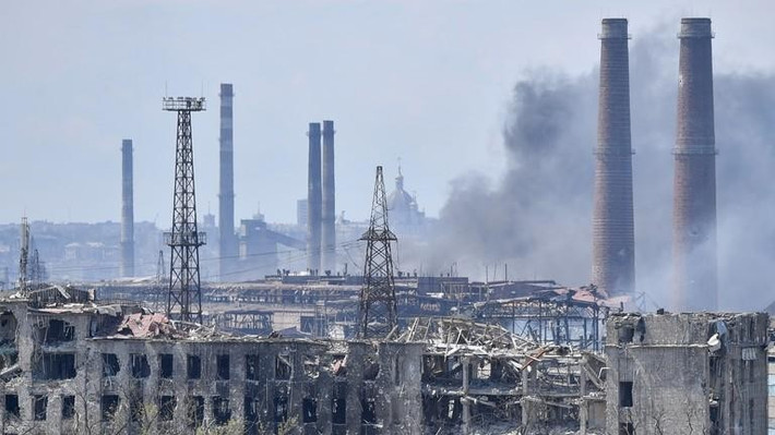 Cách duy nhất để ép quân Ukraine trong các pháo đài ngầm ở Azovstal đầu hàng là đợi lực lượng cố thủ hết dự trữ hậu cần, đặc biệt là nước uống và lương thực. Mặc dù các phương pháp của Tiểu đoàn Azov là vô nhân đạo, nhưng đã làm chậm tốc độ tấn công của Quân đội Nga một cách hiệu quả.
