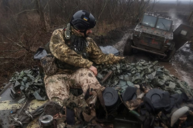 Triết lý trên đặc biệt phù hợp với Ukraine vào lúc này, quân số Ukraine không bằng Quân đội Nga, nguồn huy động dự trữ cũng thua xa Nga. Cho nên, hiện tại ưu tiên chính là bảo toàn lực lượng, tạm thời triệt thoái khỏi Bakhmut, về sau phản kích cũng không muộn.
