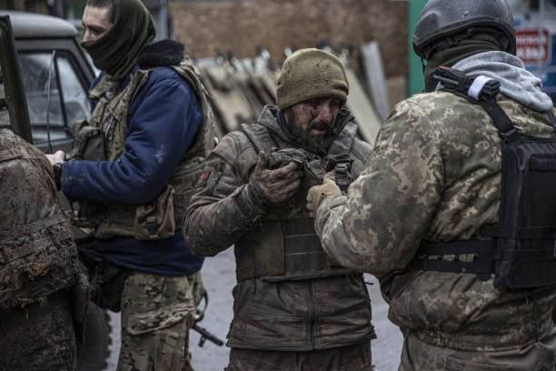 Đối với Quân đội Ukraine, có lẽ họ không lường trước được cuộc xung đột sẽ kéo dài bao lâu sau khi bùng phát, cũng như không lường trước được sự viện trợ vũ khí, đạn dược từ phương Tây và NATO đã bị kéo căng nhanh đến vậy. Tất cả đều không thể đáp ứng được yêu cầu của Ukraine.