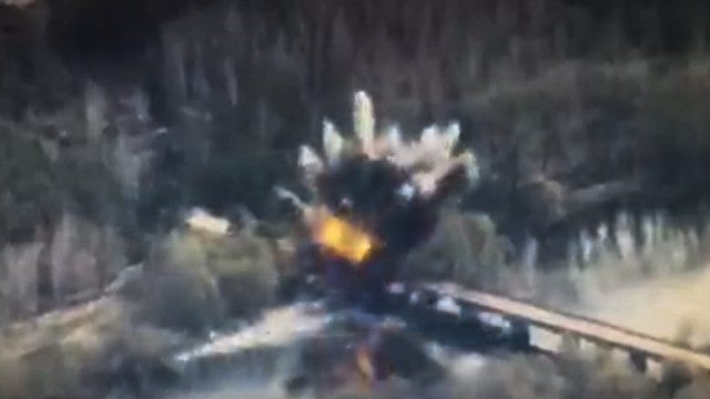 Mới đây, máy bay chiến đấu Su-34 của Lực lượng Hàng không Vũ trụ Nga đã phóng một tên lửa dẫn đường hạng nặng, phá hủy cây cầu tiếp tế hậu cần của Quân đội Ukraine ở phía bắc Ukraine.