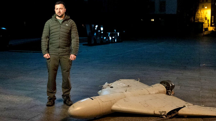 Trong số vũ khí mà Iran cung cấp cho Nga, theo truyền thông phương Tây có hàng nghìn UAV tự sát Shahed-136 (Nga cho đó là UAV Geran-2 do họ tự sản xuất). Phương Tây cho rằng, có rất nhiều bằng chứng cho việc này, đặc biệt là từ các bức ảnh và video đến từ Ukraine; nhưng Tehran kiên quyết phủ nhận.