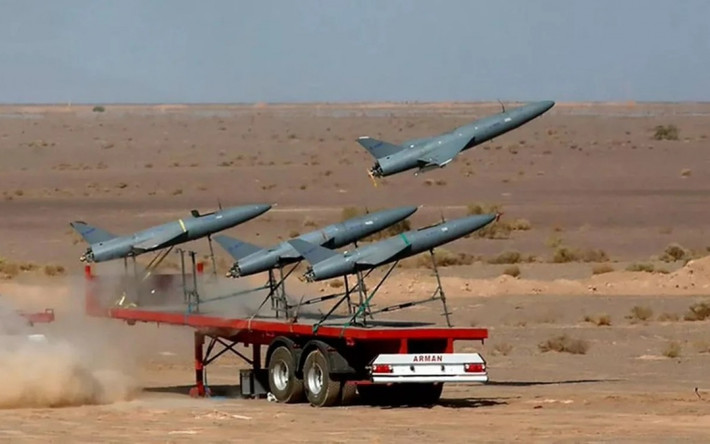 Theo một thông tin được tình báo Mỹ tiết lộ, sau khi chuyển giao số lượng lớn UAV cho Nga, Tehran đang chuẩn bị sản xuất chung những UAV của Iran trên lãnh thổ Nga. Nhưng cả Moscow và Tehran đều phủ nhận những tuyên bố như vậy.