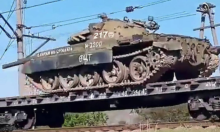 Hiện tại Quân khu phía Bắc, có số lượng lớn các xe tăng T-54, T-55, T-62 đã rất lạc hậu, nhưng chủ yếu được sử dụng để hỗ trợ hỏa lực cho các đơn vị chiến đấu phòng ngự; giống như các khẩu pháo bắn thẳng. Tuy nhiên hệ thống ngắm bắn của những xe tăng này cũng được cải tiến nhiều.