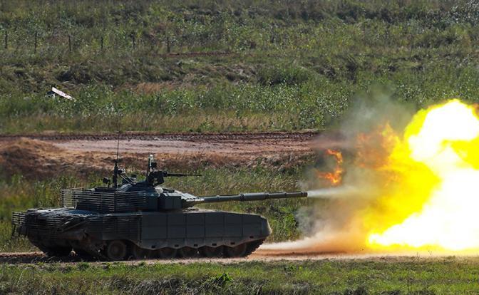 Trên hướng Kupyansk, Tập đoàn quân xe tăng Cận vệ số 1 của Quân đội Nga đang áp đảo quân Ukraine tại đây; những chiếc xe tăng của Nga đang tiến hành đột kích vào các trận địa phòng ngự của và nơi tập trung binh lực của Ukraine.